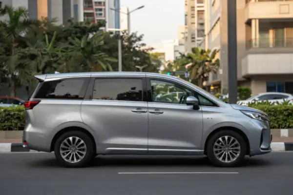 Toyota Innova Crysta — photo 2